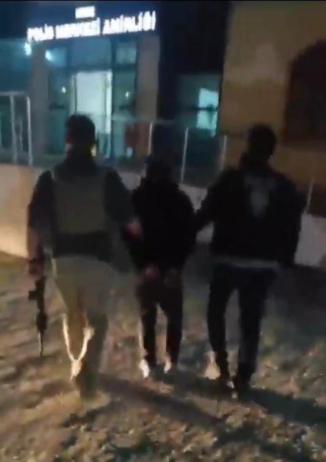 40 yıl 9 ay kesinleşmiş hapis cezası bulunan şahıs Patnos L Tipi Cezaevi&rsquo;ne konuldu
