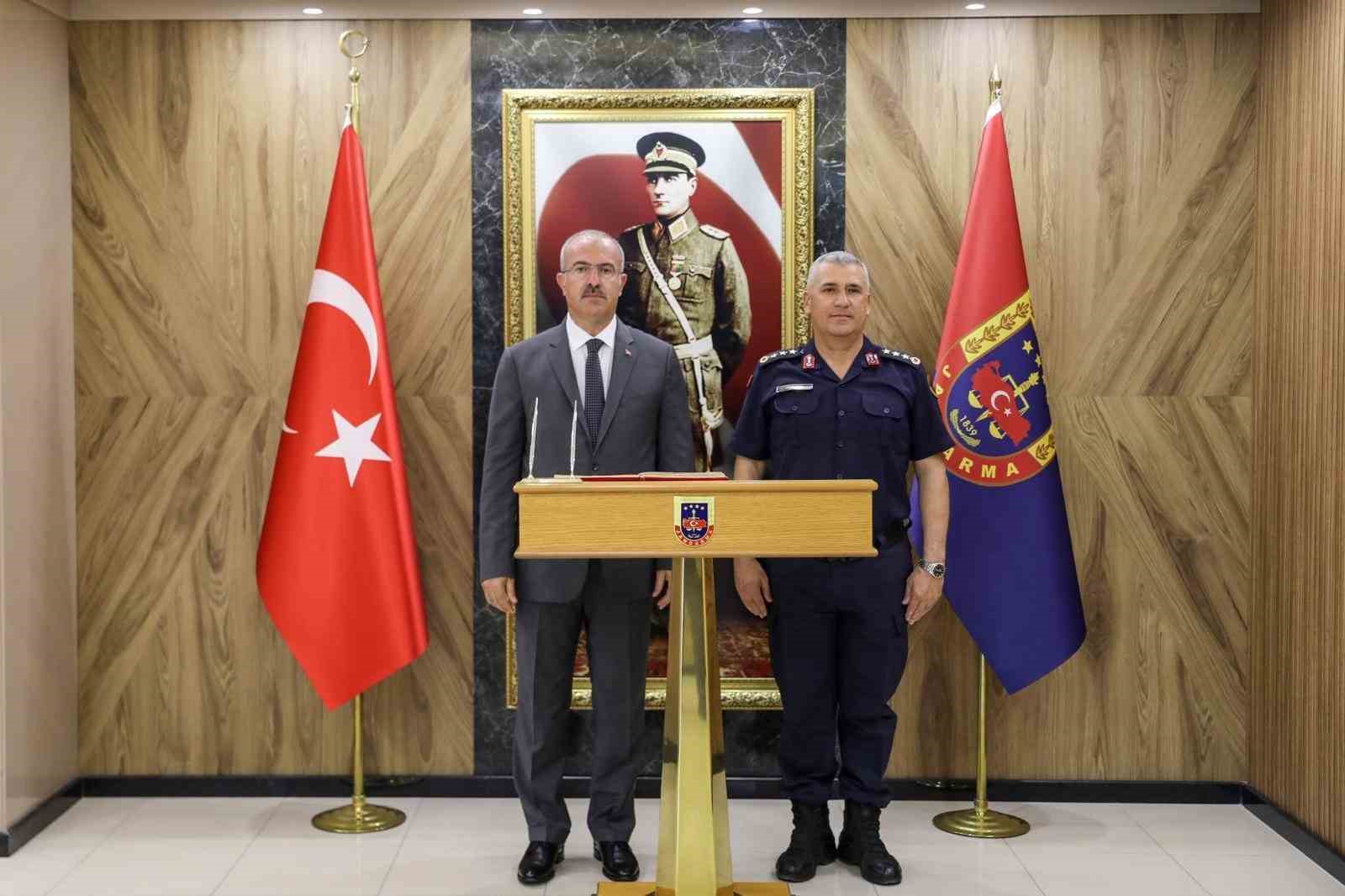 Vali Toroman, Jandarma Teşkilatını ziyaret ederek 186&rsquo;ncı kuruluş yıld&ouml;n&uuml;m&uuml;n&uuml; kutladı
