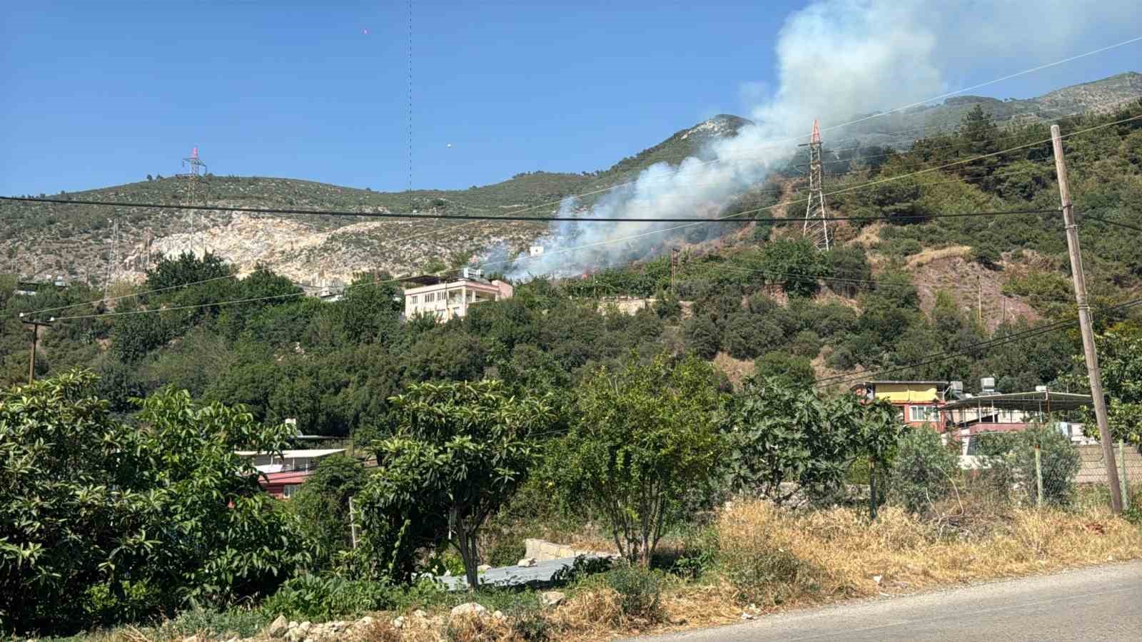 Hatay’da ormanlık alanda çıkan yangın söndürüldü