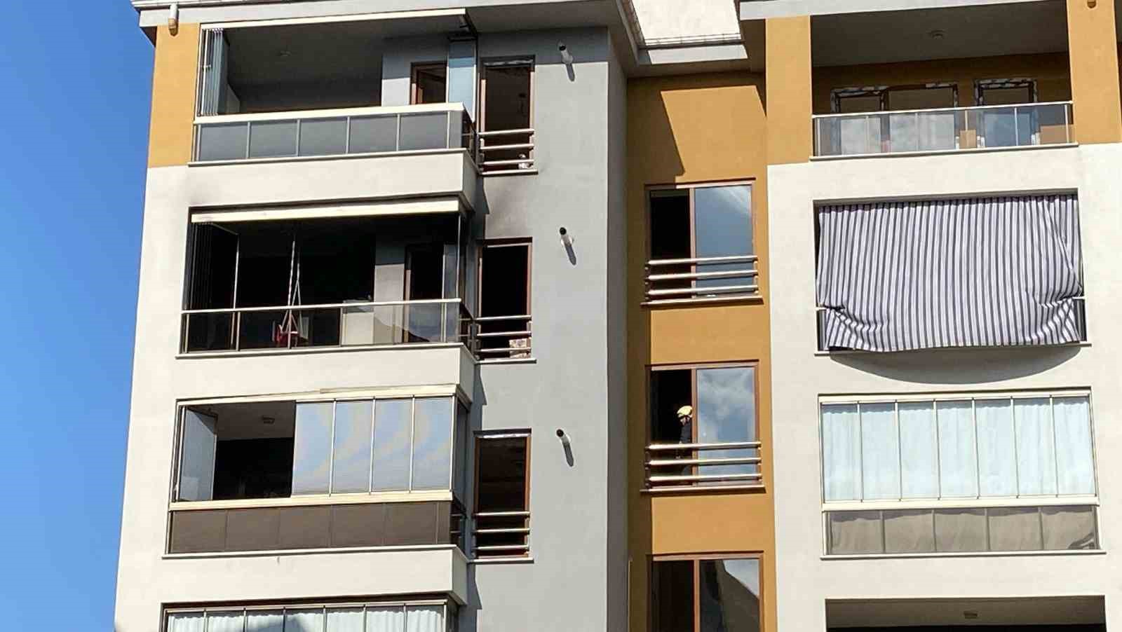 Konya&rsquo;da dairede &ccedil;ıkan yangın paniğe neden oldu
