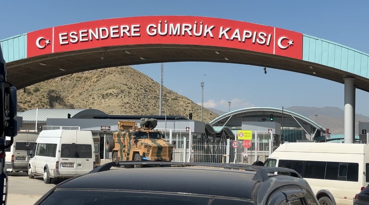 İran-İsrail gerilimi: Vatandaşlar T&uuml;rkiye&rsquo;ye d&ouml;nd&uuml;, İran vatandaşları ise &uuml;lkelerine ge&ccedil;ti
