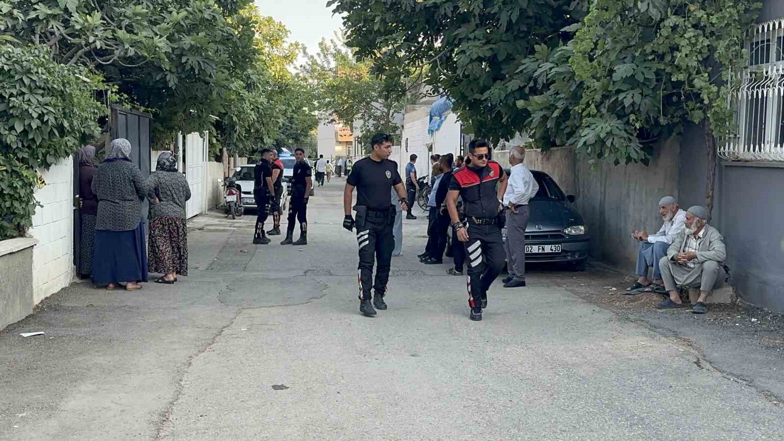 Komşular arasında bıçaklı kavga: 1 ağır yaralı