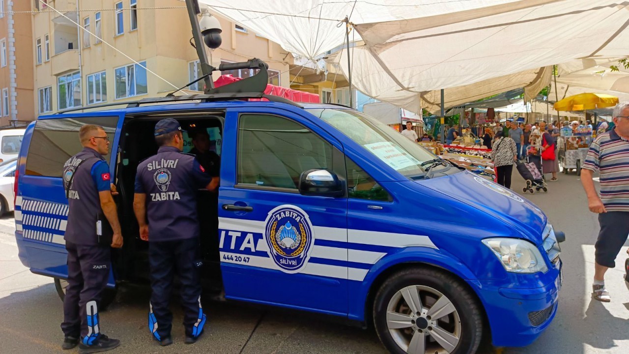 Silivri’de zabıta ekipleri halk sağlığı için sahada