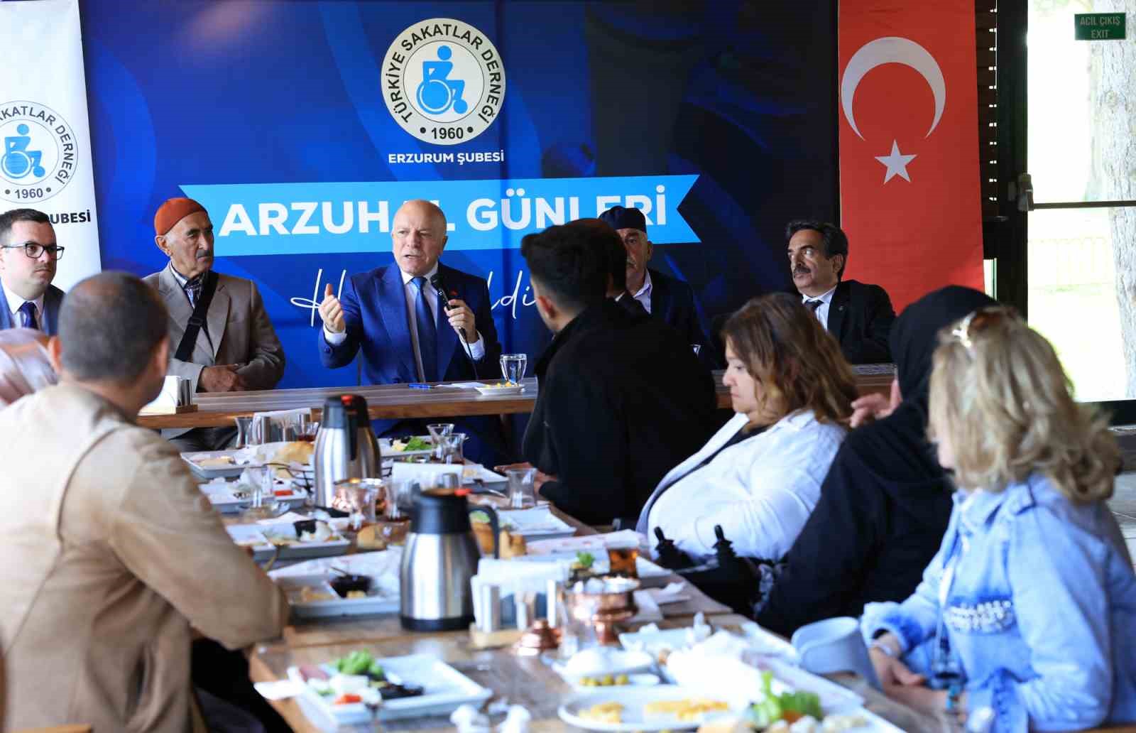 Başkan Sekmen ‘Arzuhal Günleri’nde engellilerin sorunlarını dinledi
