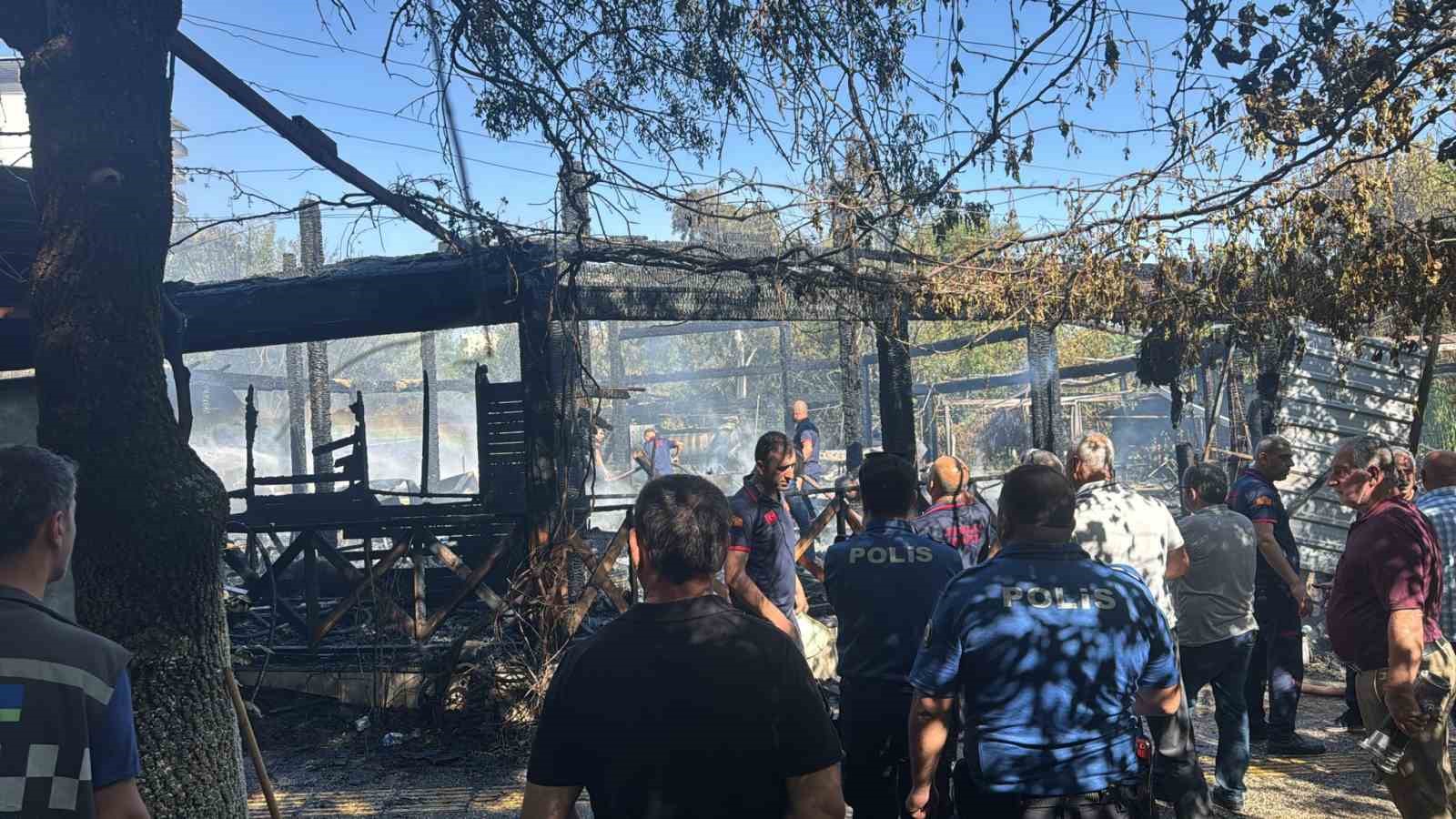 Siirt&rsquo;te yanan işletme k&uuml;le d&ouml;nd&uuml;
