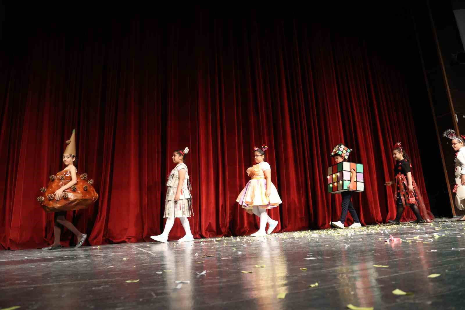 Miniklerden çevreye duyarlı defile