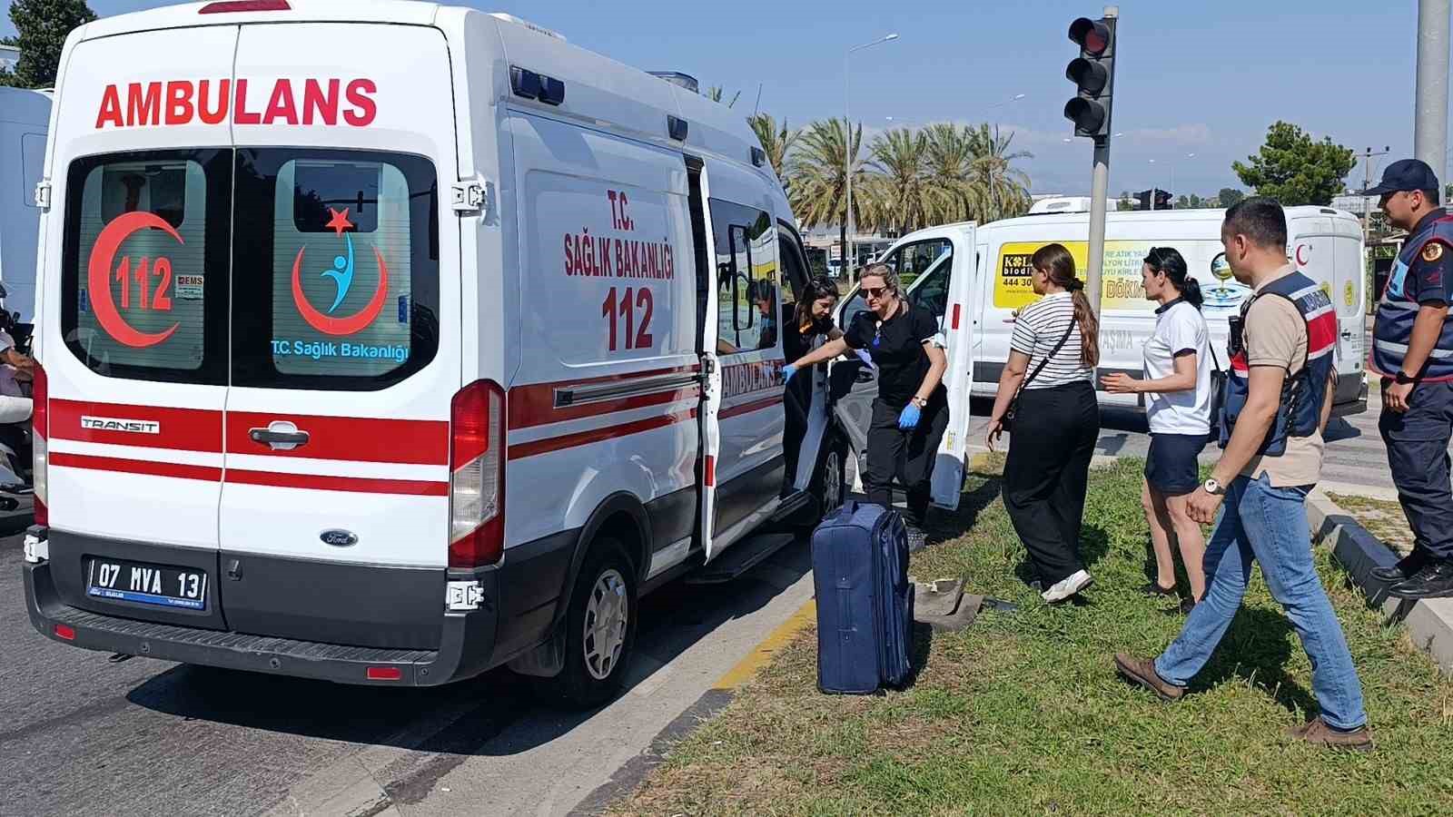 Nakliye kamyonu ile otobüs çarpıştı: 1 yaralı