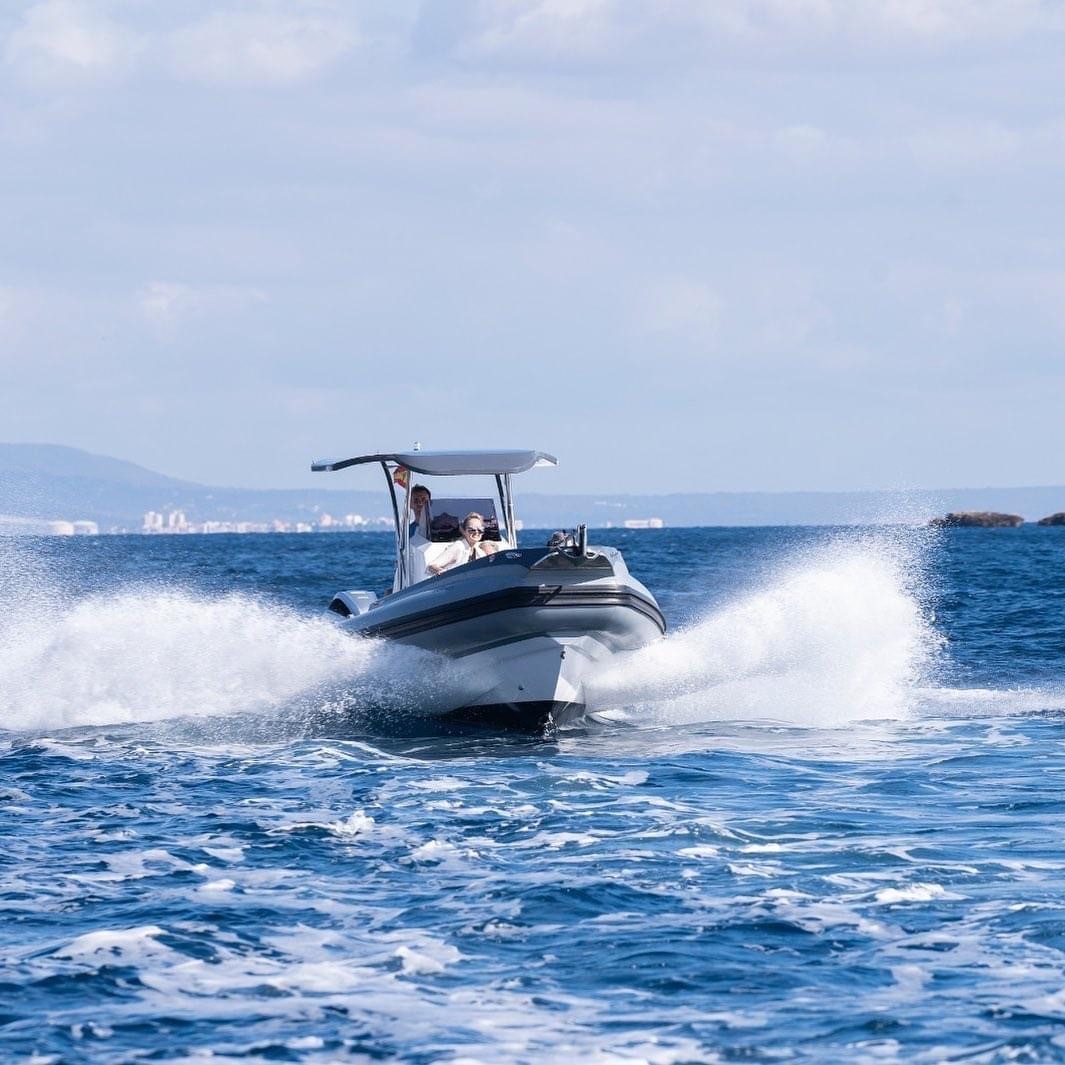 Bozkırın ortasında &uuml;retilen tekneler uluslararası sularda y&uuml;z&uuml;yor
