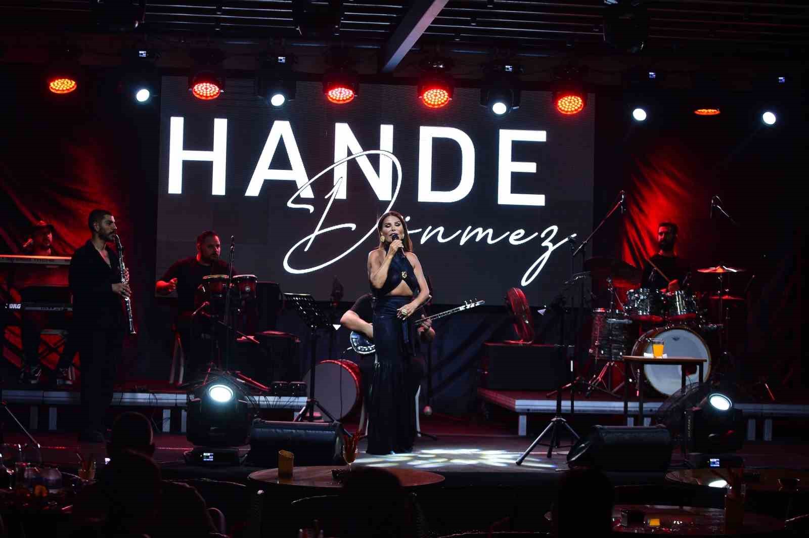 Müzik dünyasının sevilen ismi Bodrum’da hayranlarına unutulmaz bir gece yaşattı