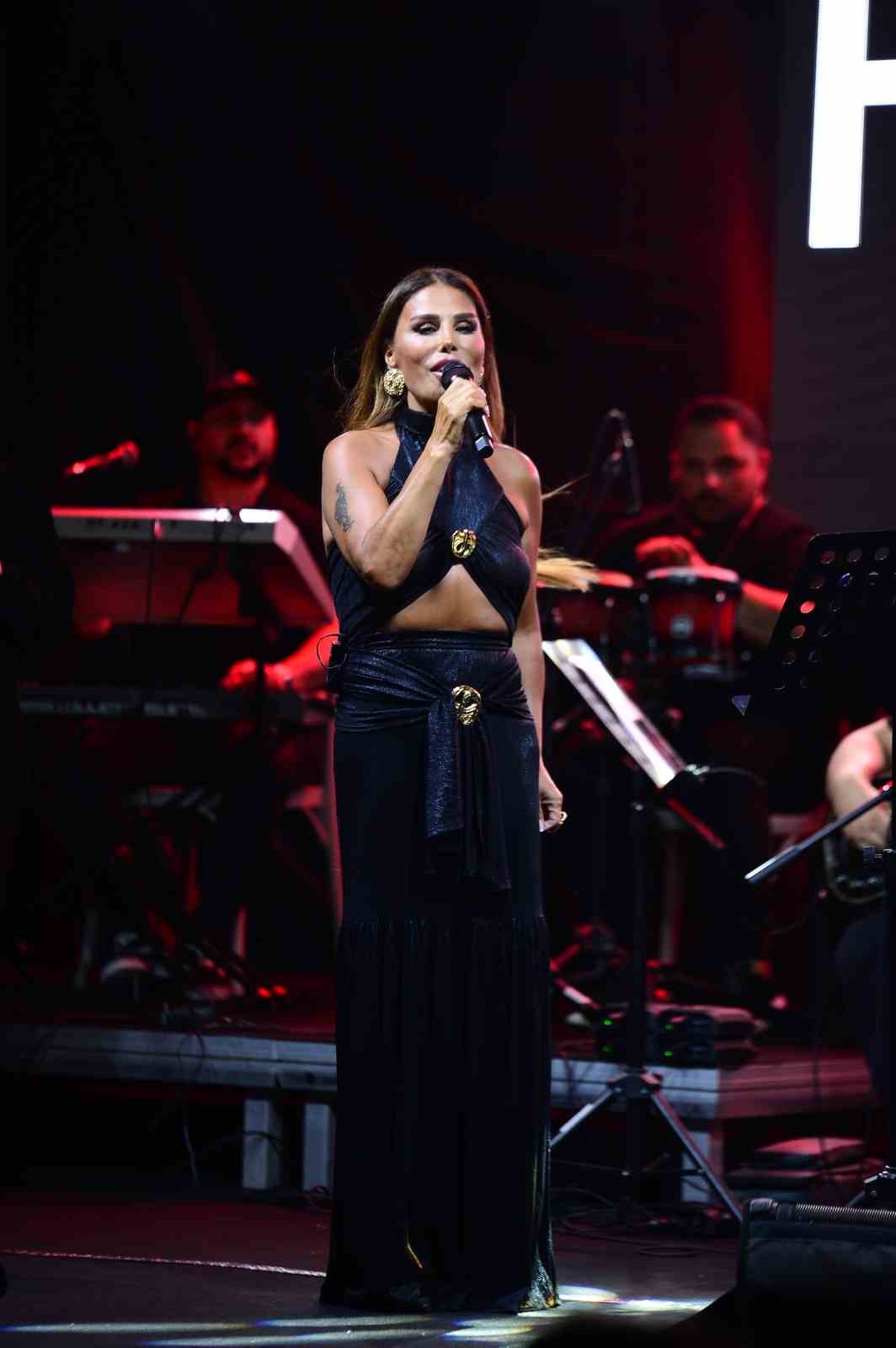 Müzik dünyasının sevilen ismi Bodrum’da hayranlarına unutulmaz bir gece yaşattı
