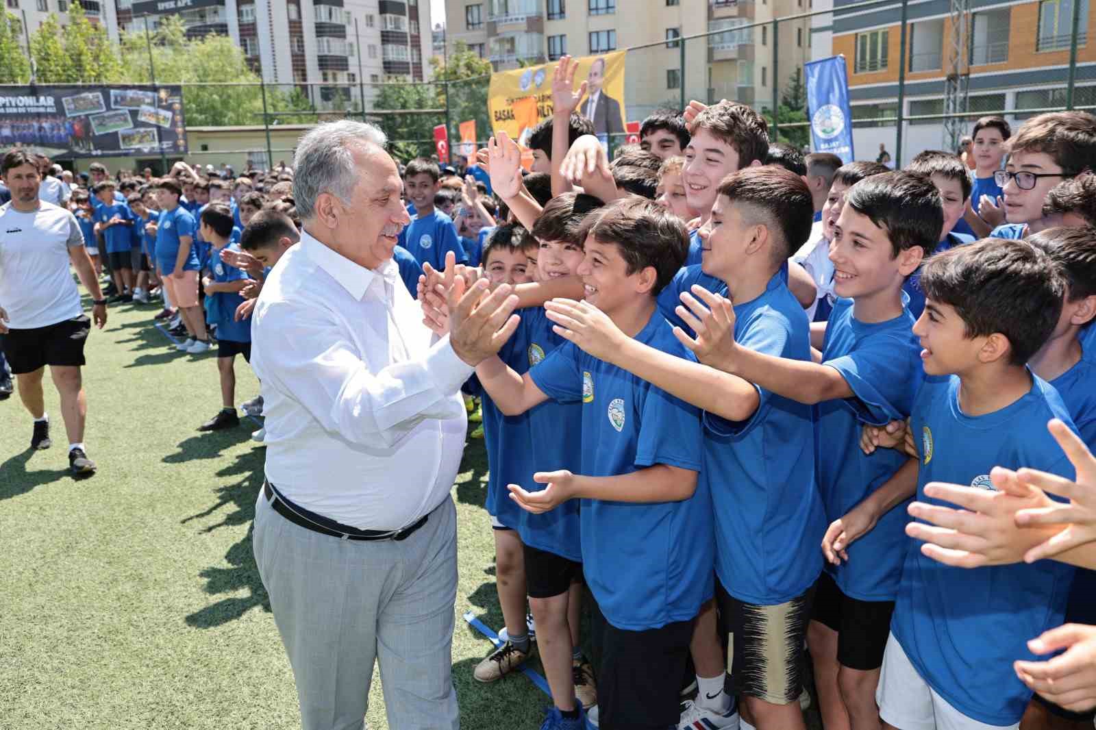 Talas Belediyespor Yaz Futbol Okulu kapılarını açtı