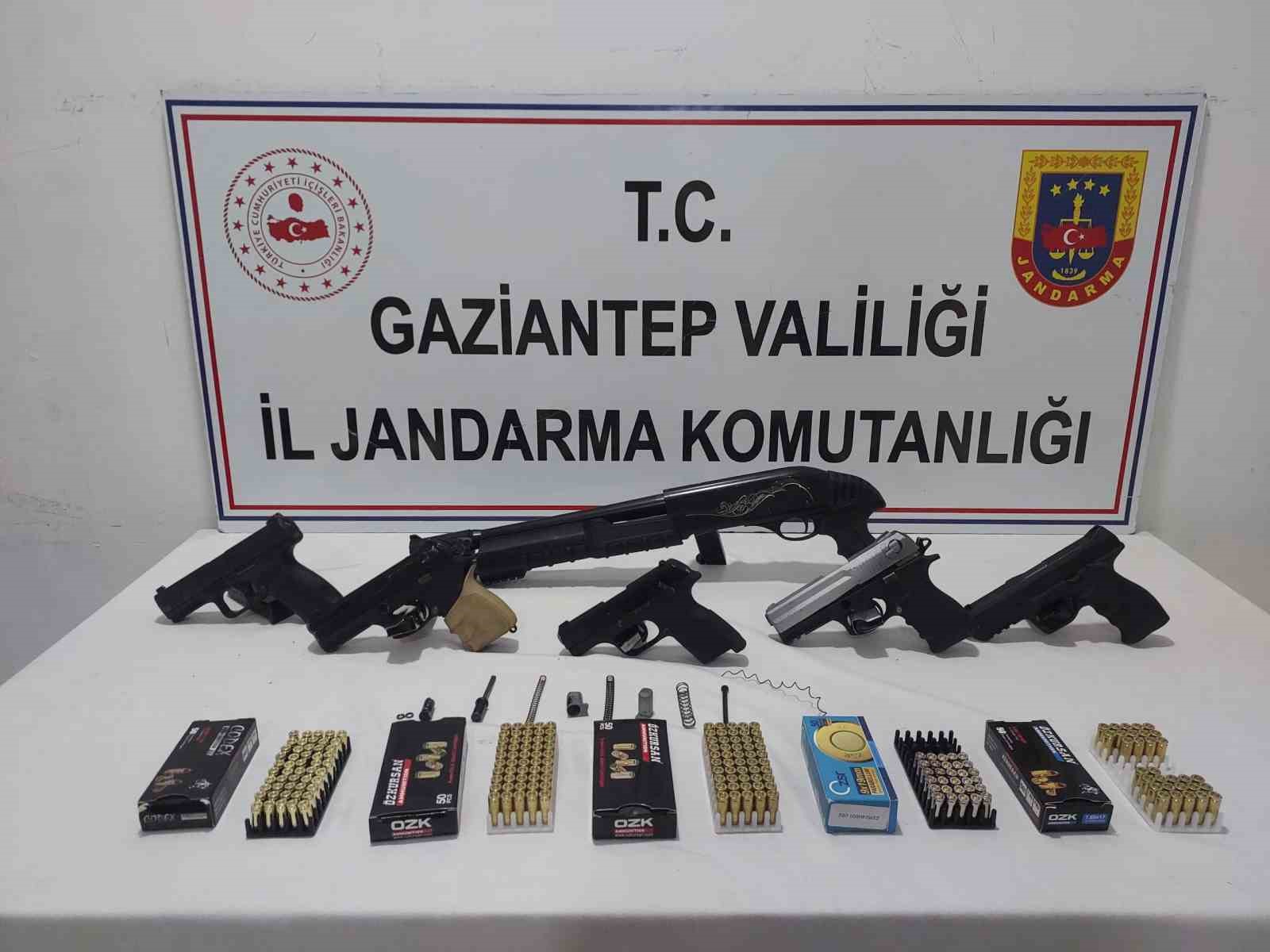 Gaziantep’te 5 adet tabanca ile 1 adet av tüfeği ele geçirildi

