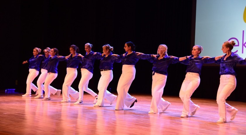 Anadolu &Uuml;niversitesi&rsquo;nde Halk Dansları ve Sirtaki G&ouml;sterisi
