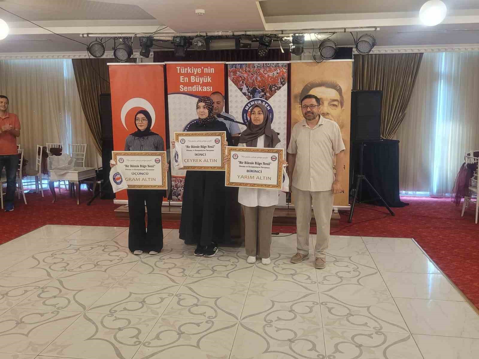 Balıkesir&rsquo;de &ouml;ğrenciler &ouml;nce okudu, sonra yazdı
