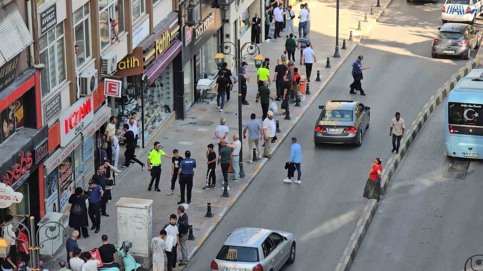 Karabük’te kadınların saç saça kavgasını polis bile güçlükle ayırdı
