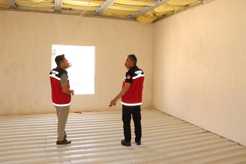 Müdür Akkan çörek otu hasadına katıldı