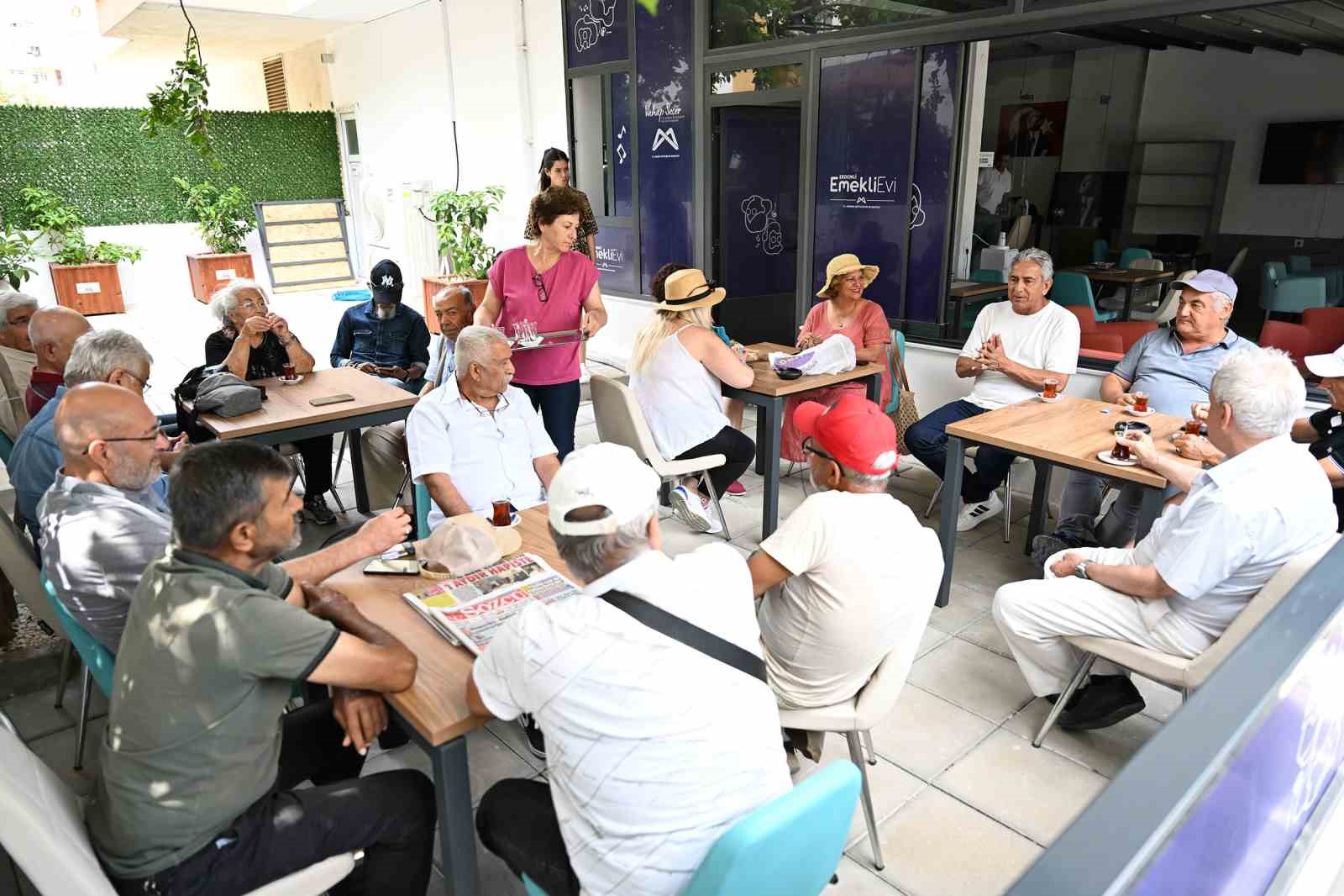 Mersin’de emekliler ‘Emekli Evi’nde sosyalleşiyor