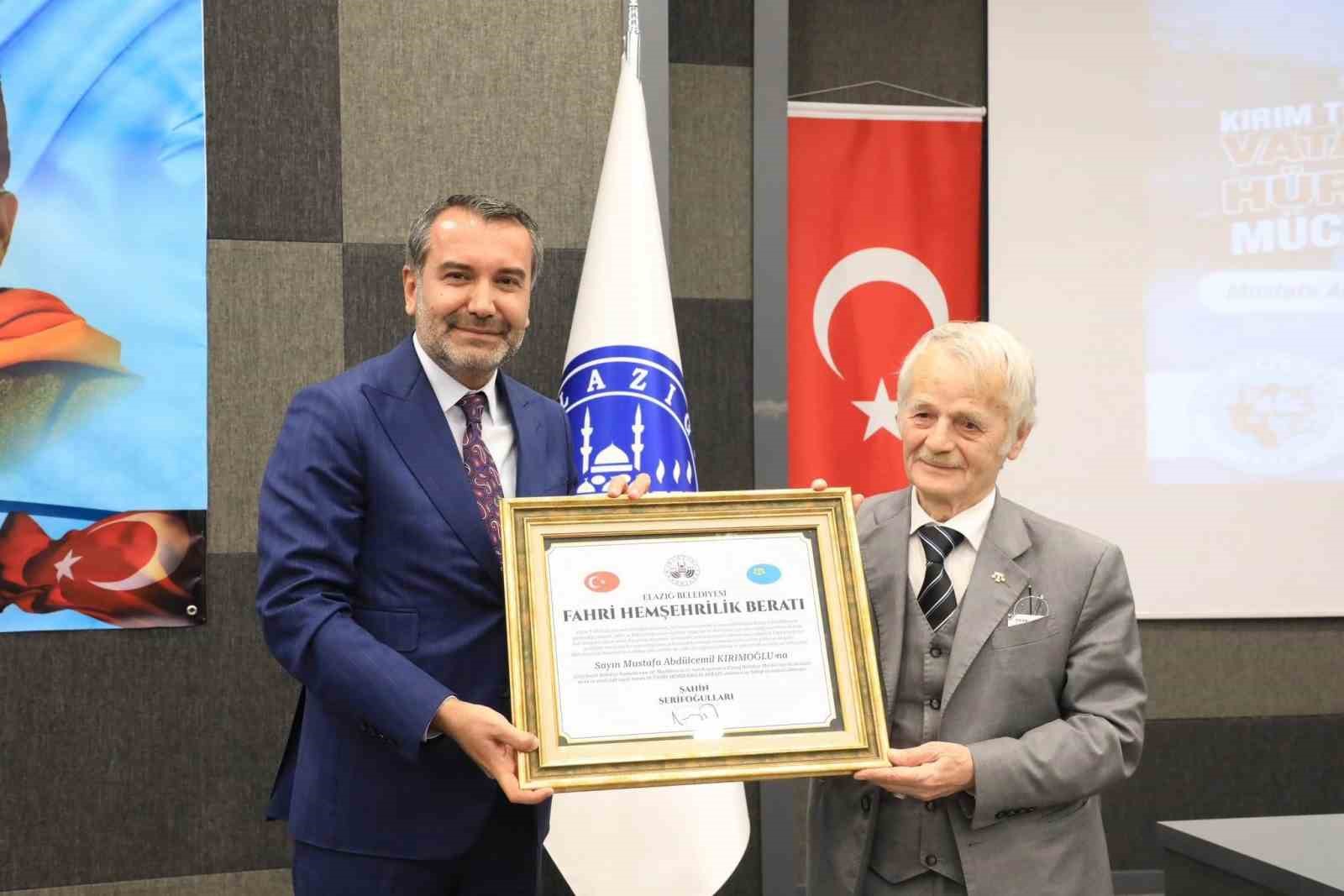 Başkan Şerifoğulları, Kırımoğlu’na "fahri hemşehrilik beratı" takdim etti