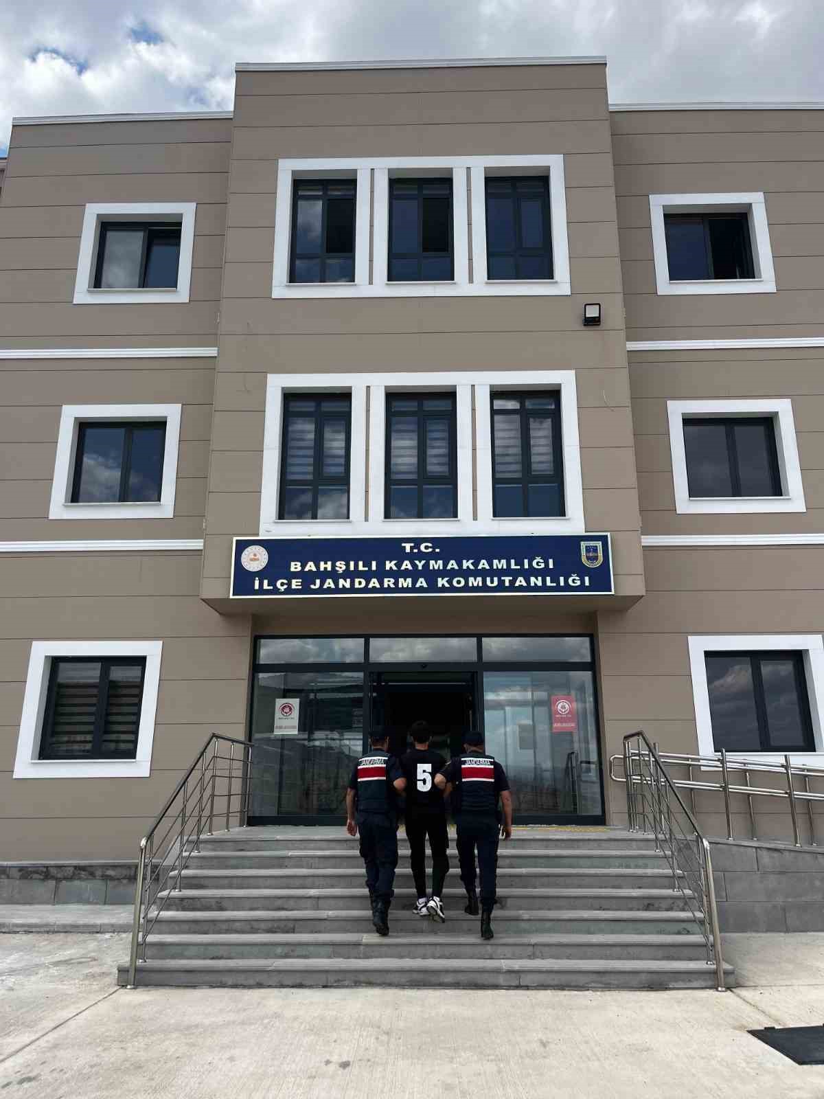 Kırıkkale&rsquo;de aranan 2 h&uuml;k&uuml;ml&uuml; yakalandı
