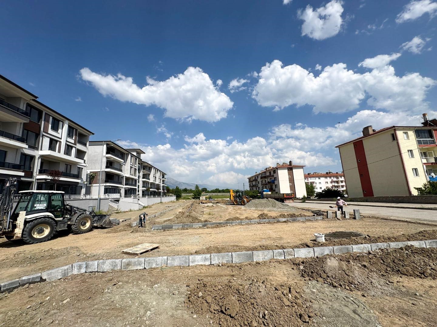 Yunus Emre Mahallesi’nde yeni çocuk parkı yapımına başlandı