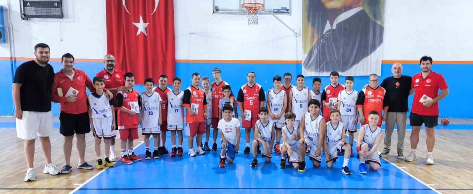 Down Sendromlular Basketbol Milli Takımı’ndan şampiyona ziyaret