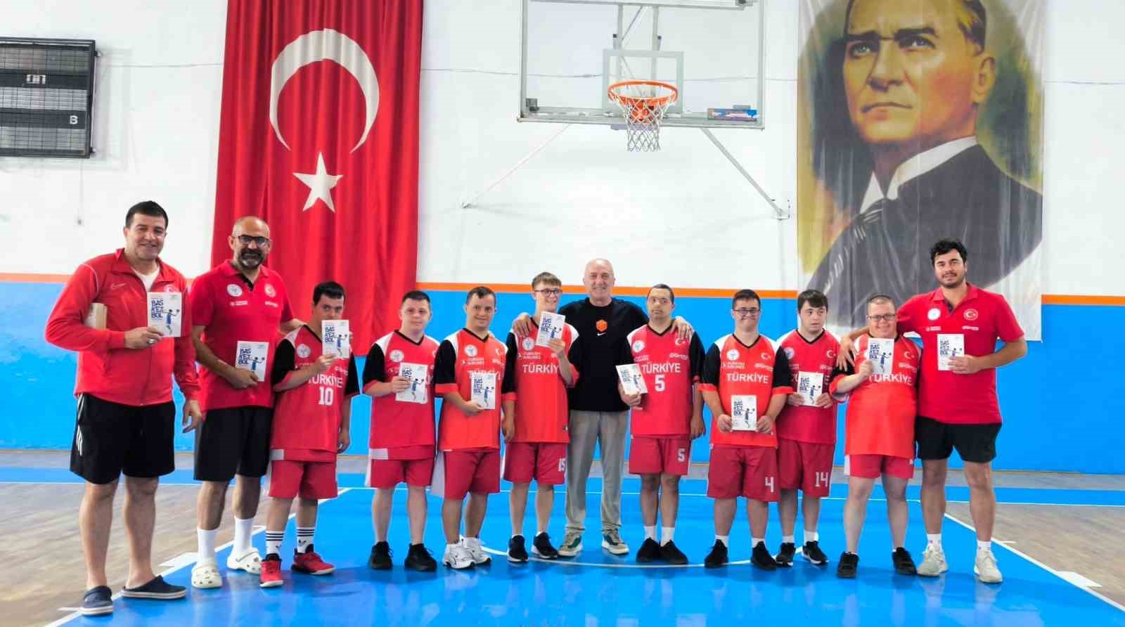 Down Sendromlular Basketbol Milli Takımı’ndan şampiyona ziyaret
