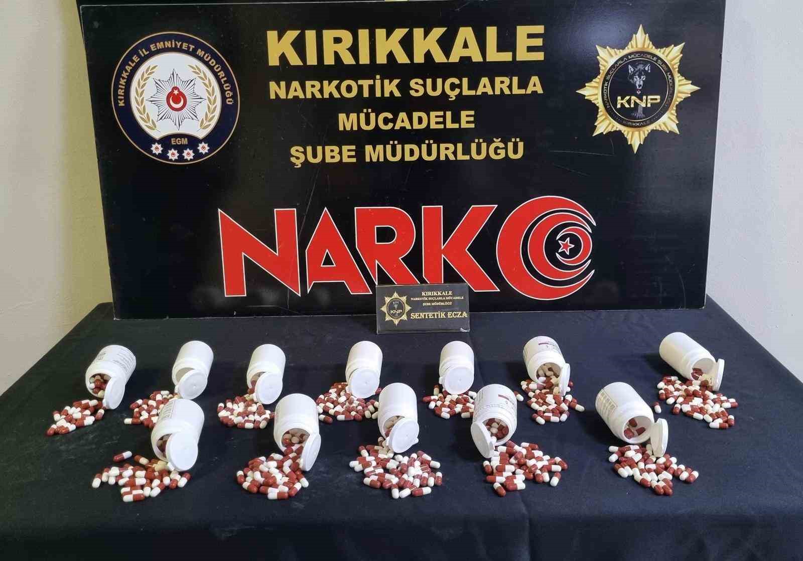 Kırıkkale&rsquo;de sokak satıcılarına uyuşturucu operasyonu: 3 tutuklama
