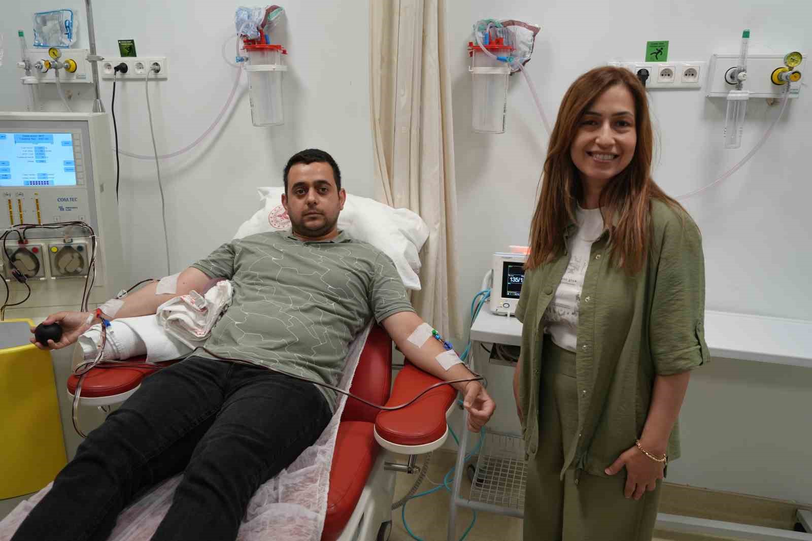 Hayat kurtaran 100. k&ouml;k h&uuml;cre bağışı, pasta kesilerek kutlandı
