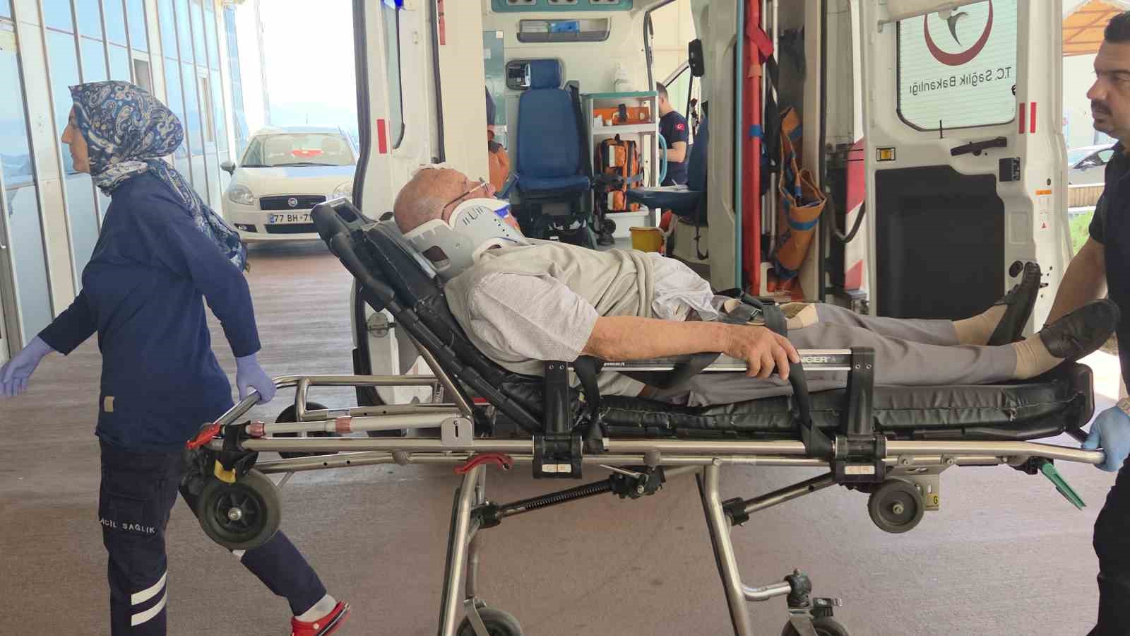 Direksiyon başında fenalaştı 4 araca &ccedil;arparak durabildi
