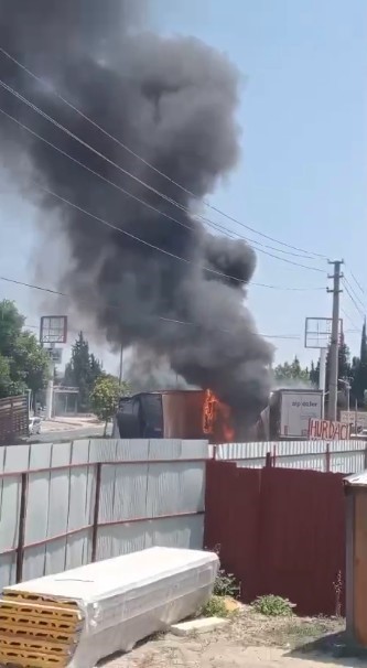 Sakarya’da korkunç kaza: Araçlarda yangın çıktı
