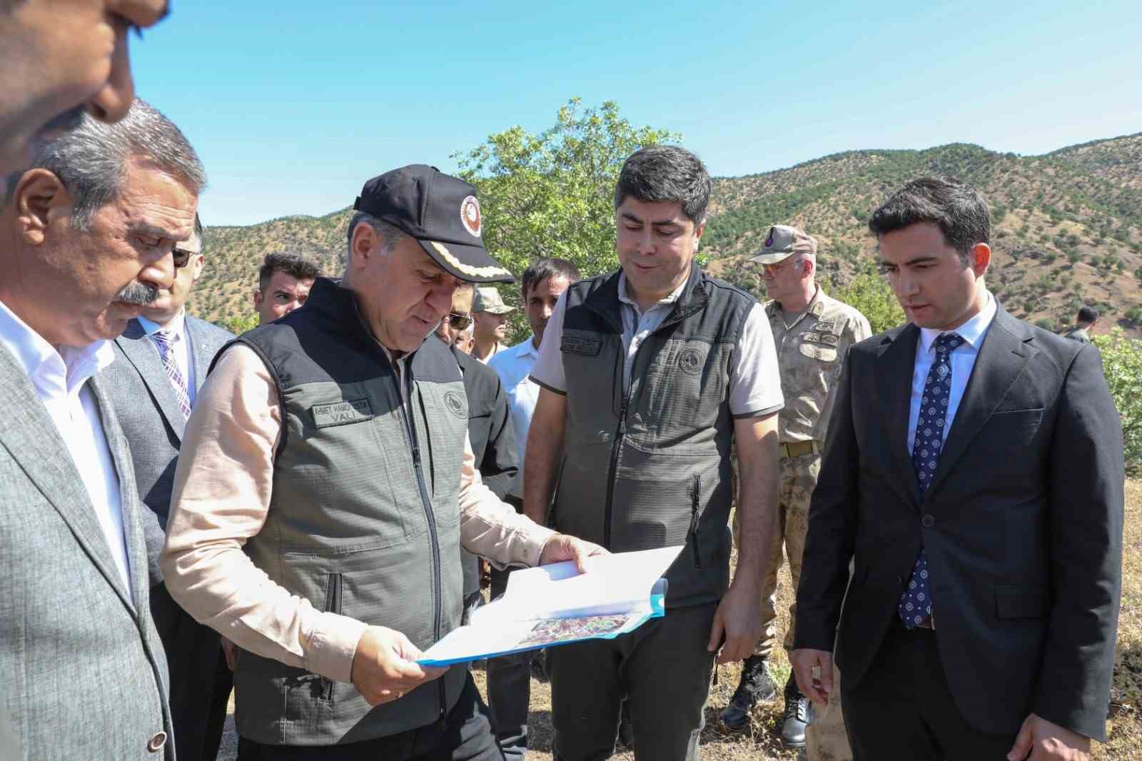 Vali Usta, fıstık aşılama çalışmalarını yerinde inceledi
