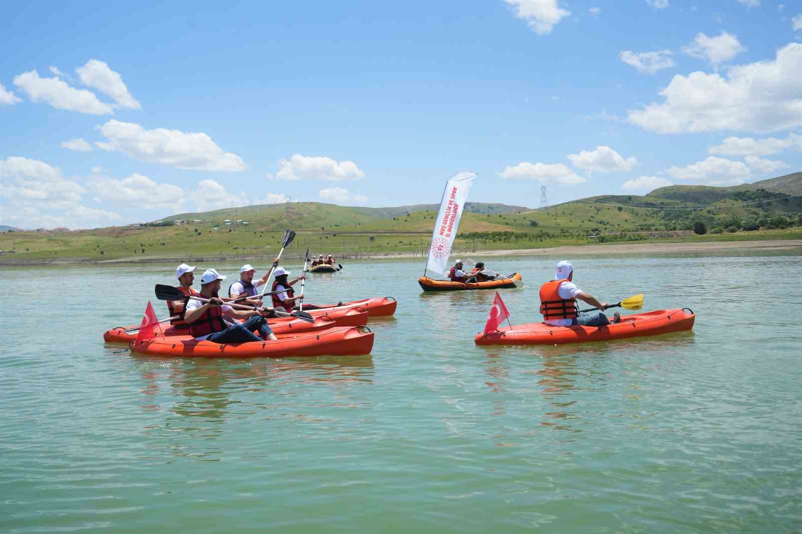 Muş’ta kano ve rafting heyecanı