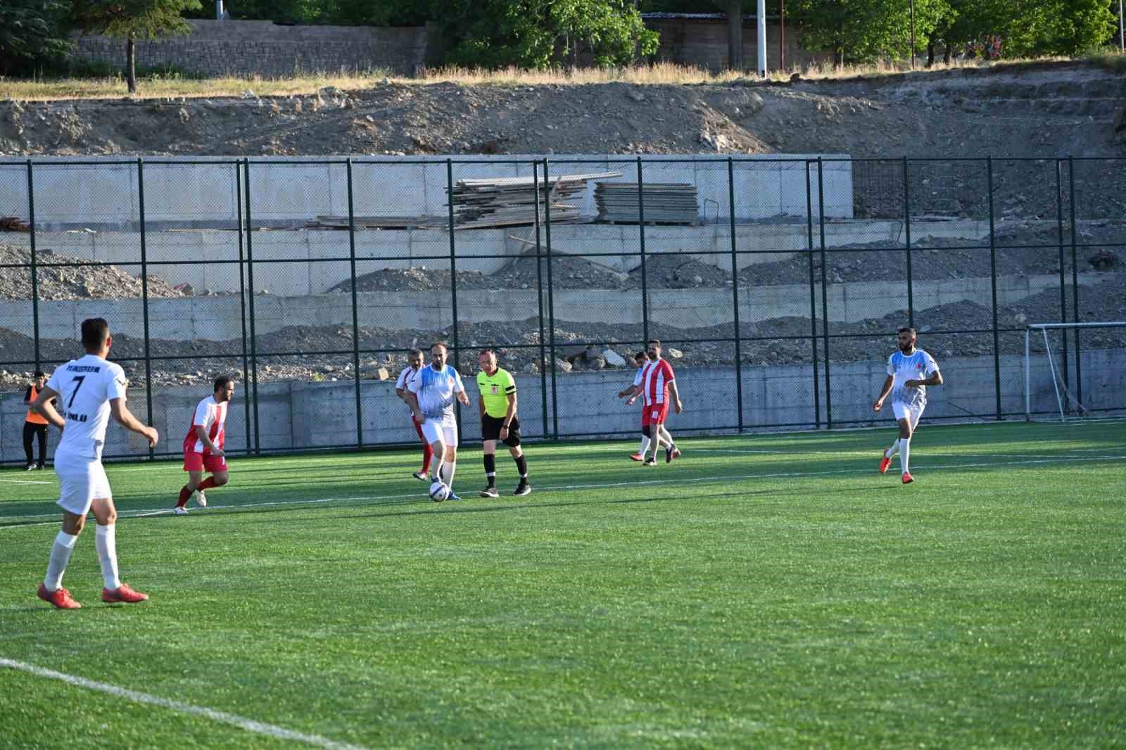 Isparta Belediyesi’nde personel futbol turnuvası heyecanı başladı
