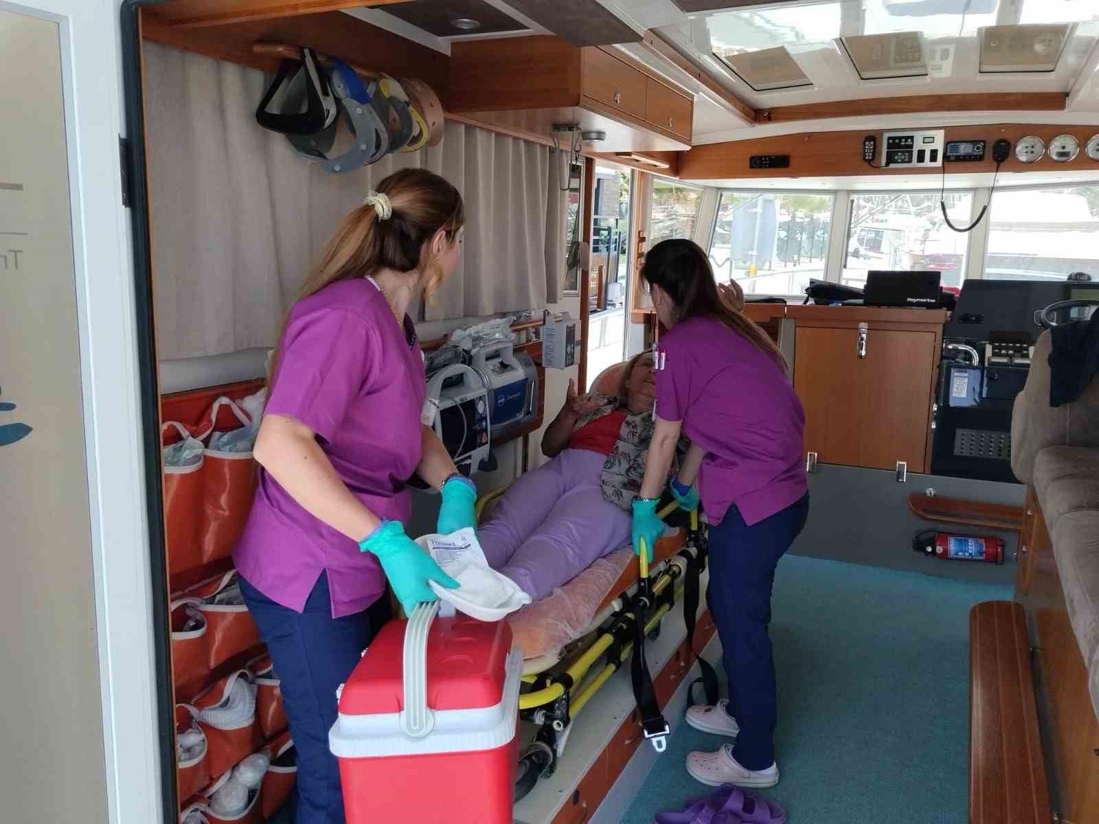 Denizde parmağı koptu, deniz ambulansıyla Bodrum’a getirildi