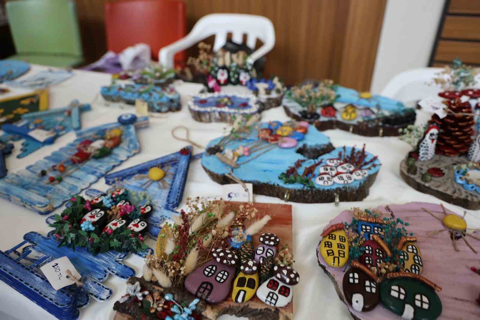 Adana’da el emeği göz nuru üretimle terapi