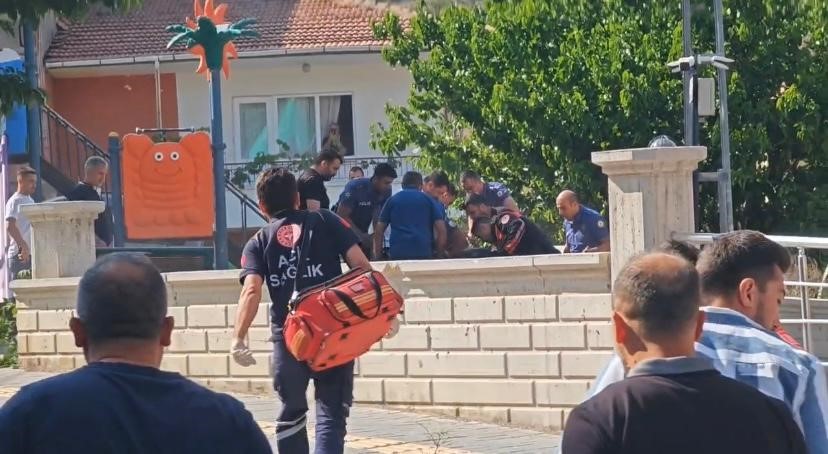 &Ouml;nce erkek arkadaşının ofisini kurşunladı, sonra intihara kalkıştı
