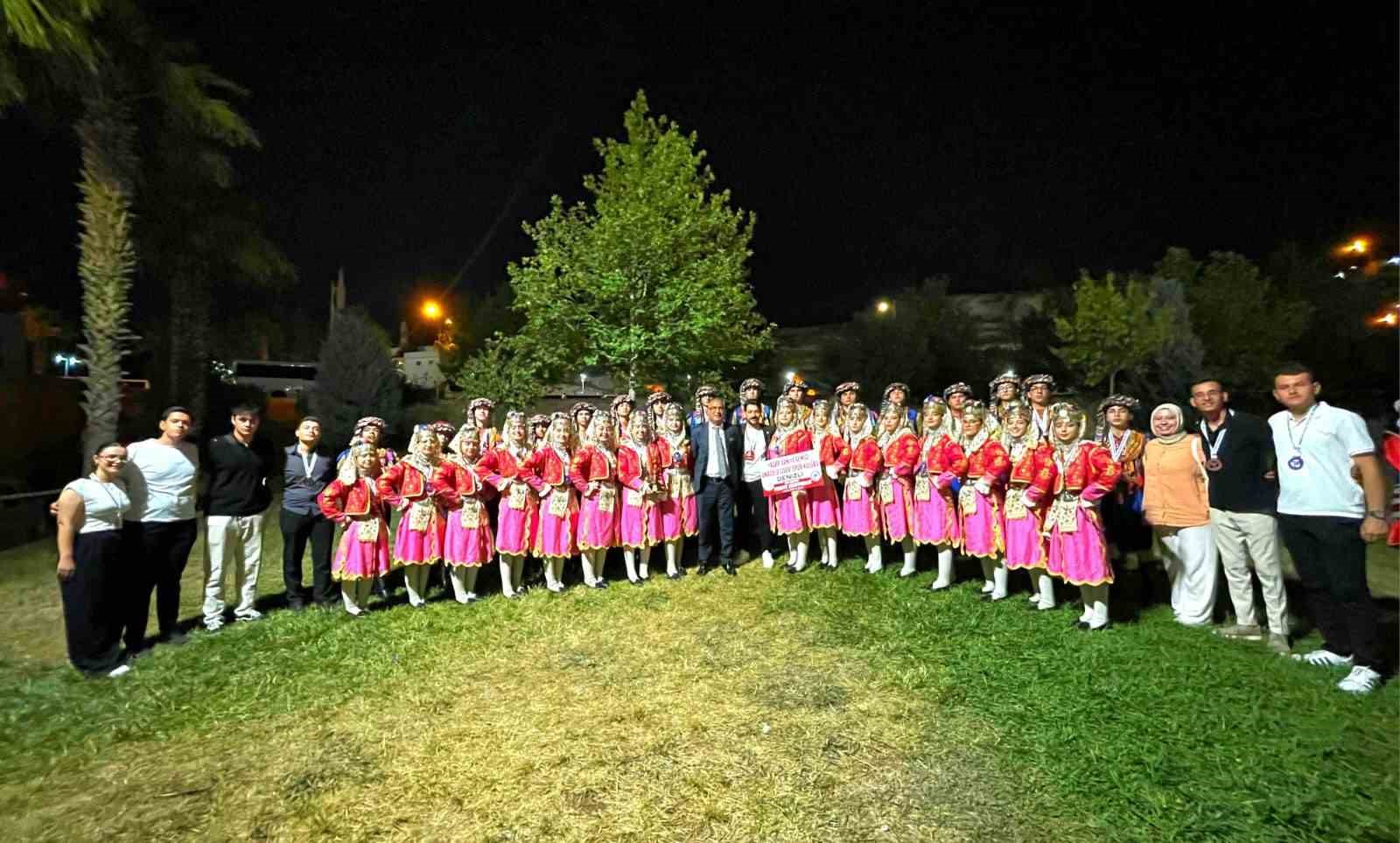 Denizli’nin halk oyunlarında Türkiye 3.’sü oldu