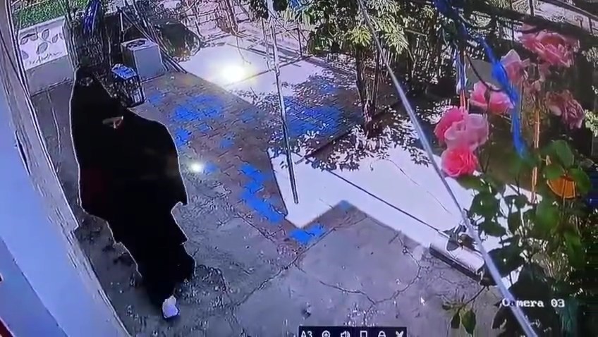 Kadın kılığına girip hırsızlık yaptılar
