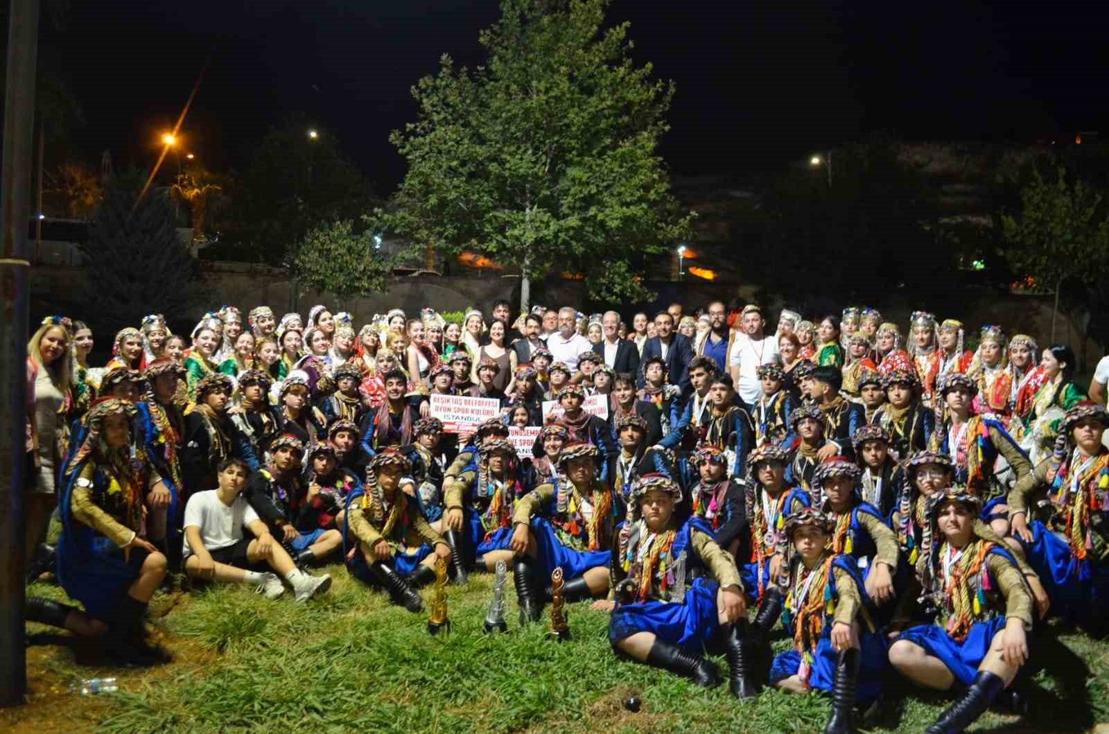 Yunusemre Belediyespor halk oyunlarında T&uuml;rkiye ikincisi oldu
