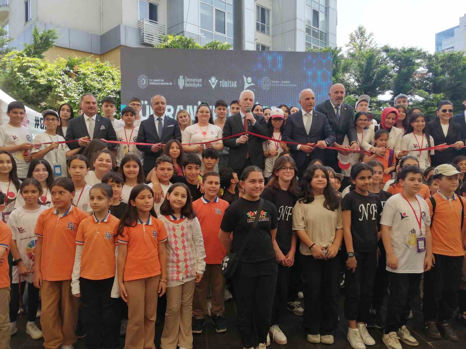 İstanbul Valisi Gül, Ümraniye Tübitak 4006-C Bilim Fuarı Festivali’ne katıldı