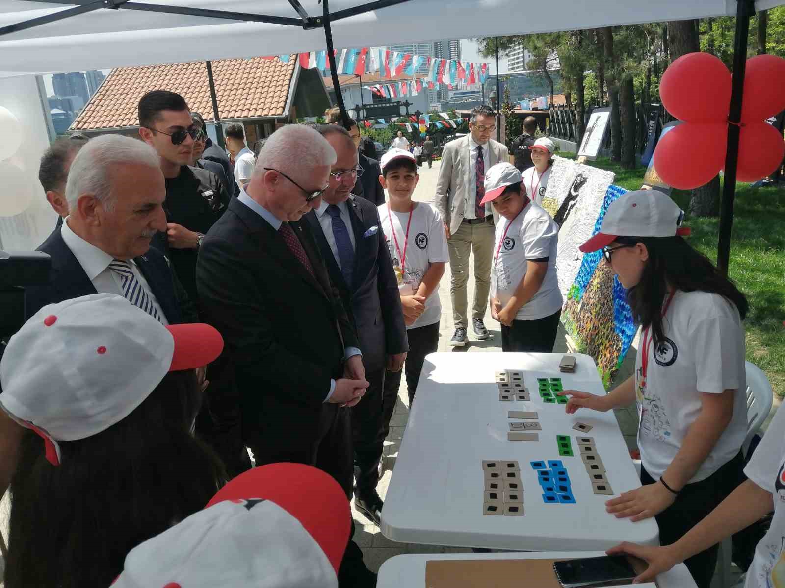 İstanbul Valisi Gül, Ümraniye Tübitak 4006-C Bilim Fuarı Festivali’ne katıldı
