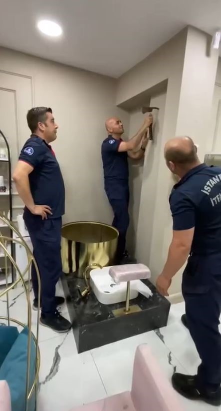 Al&ccedil;ıpan arasında mahsur kalan yavru kedileri itfaiye kurtardı
