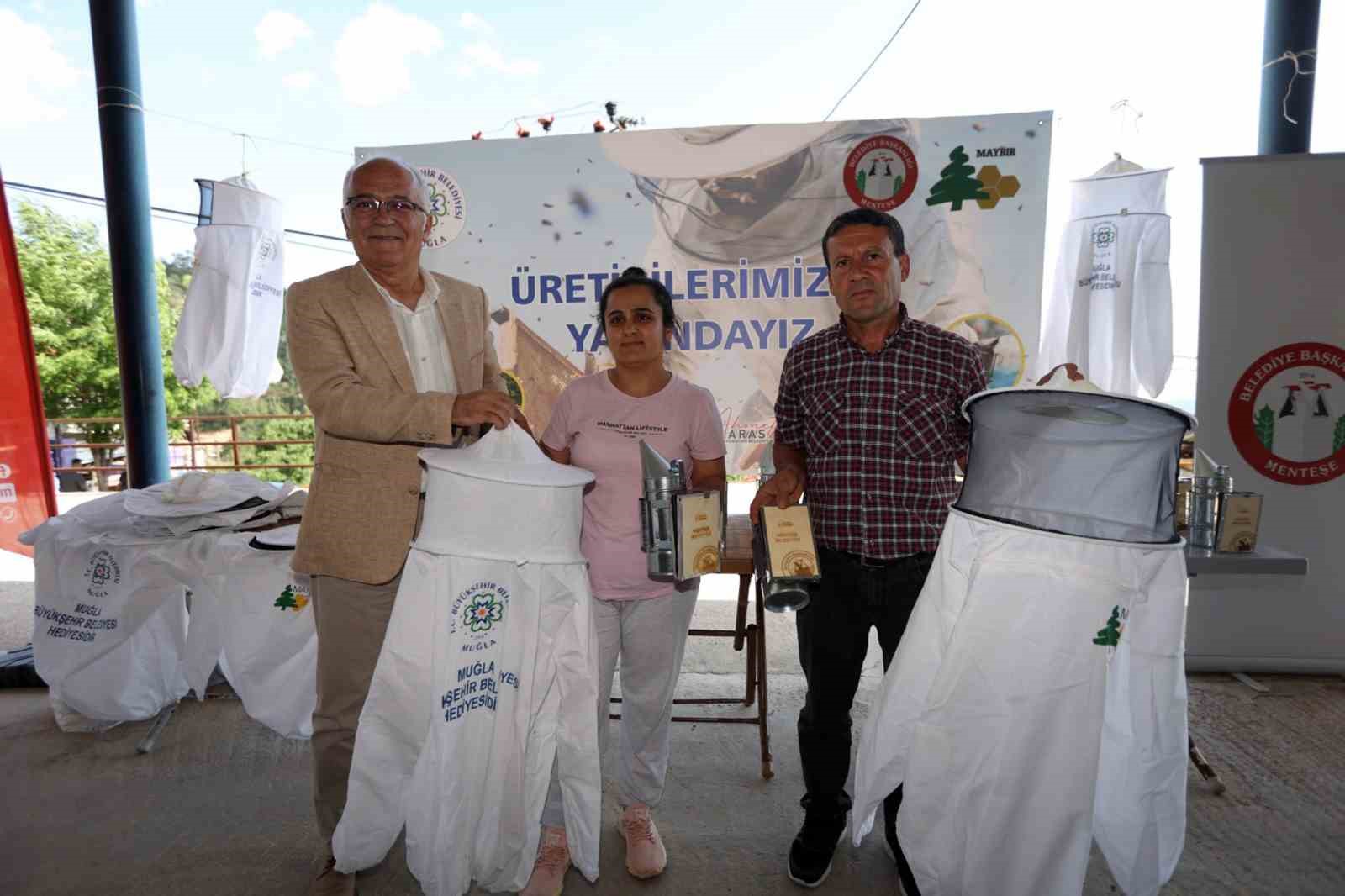 Muğla Büyükşehir’den arıcılara maske desteği
