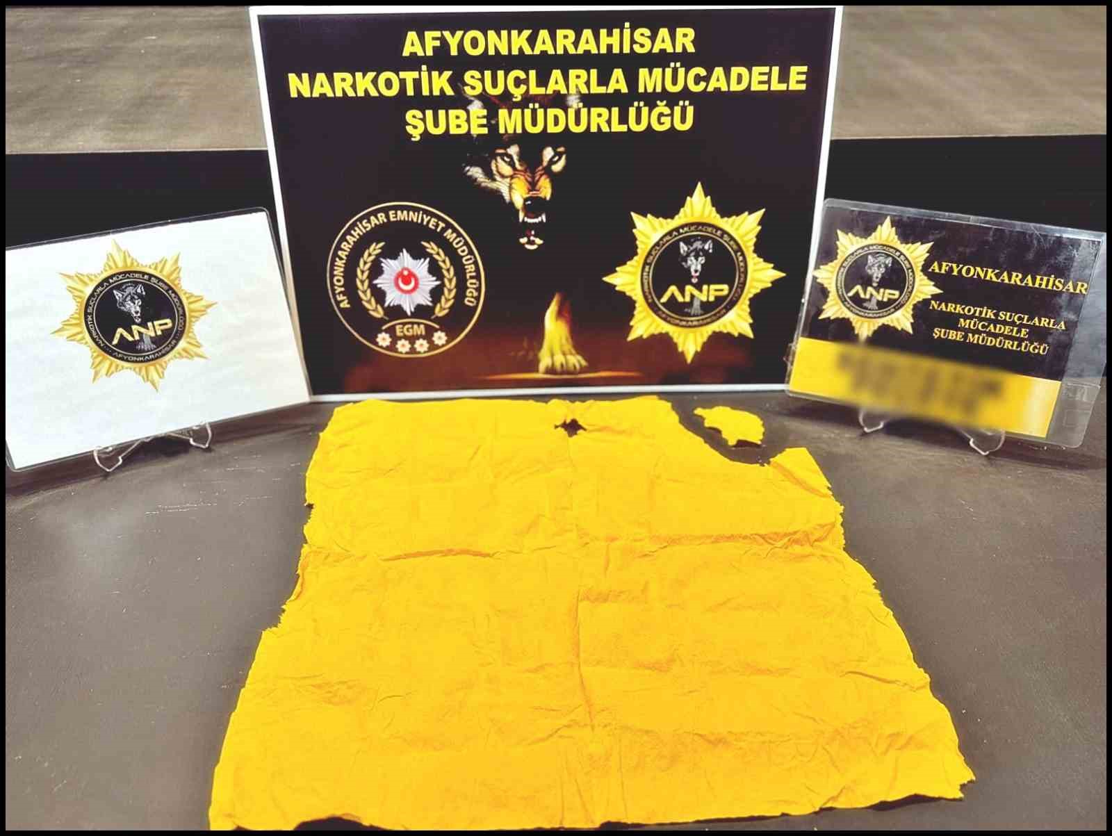 Afyonkarahisar’da otobüste peçeteye emdirilmiş uyuşturucu ele geçirildi