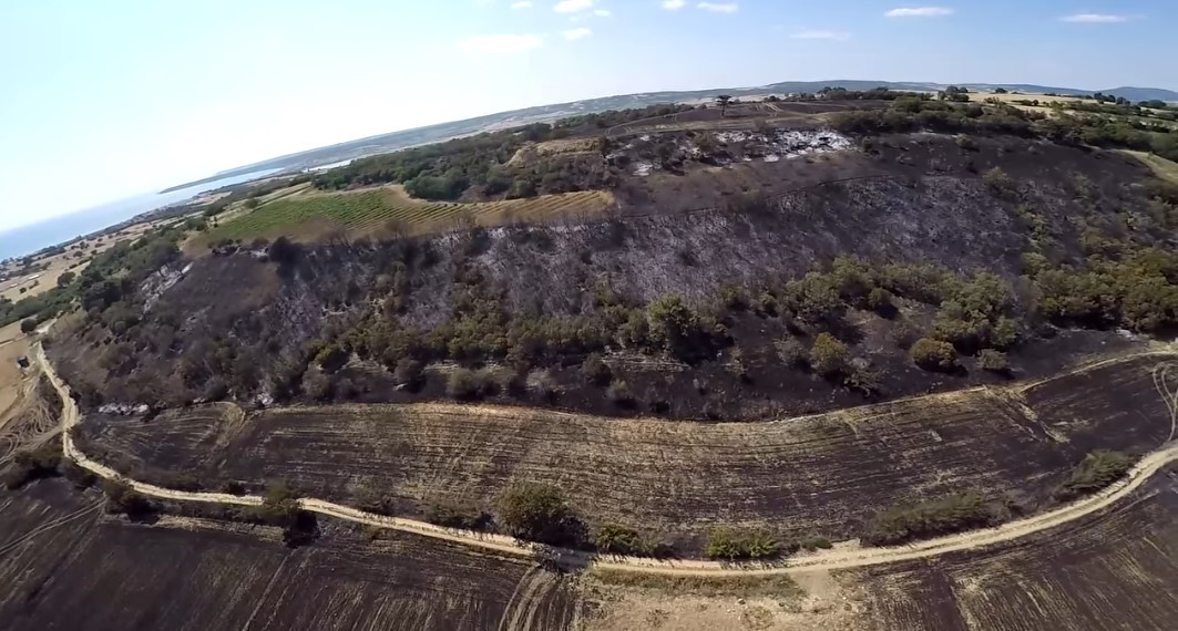 Keşan&rsquo;da s&ouml;nd&uuml;r&uuml;len yangının zarar verdiği alan havadan g&ouml;r&uuml;nt&uuml;lendi
