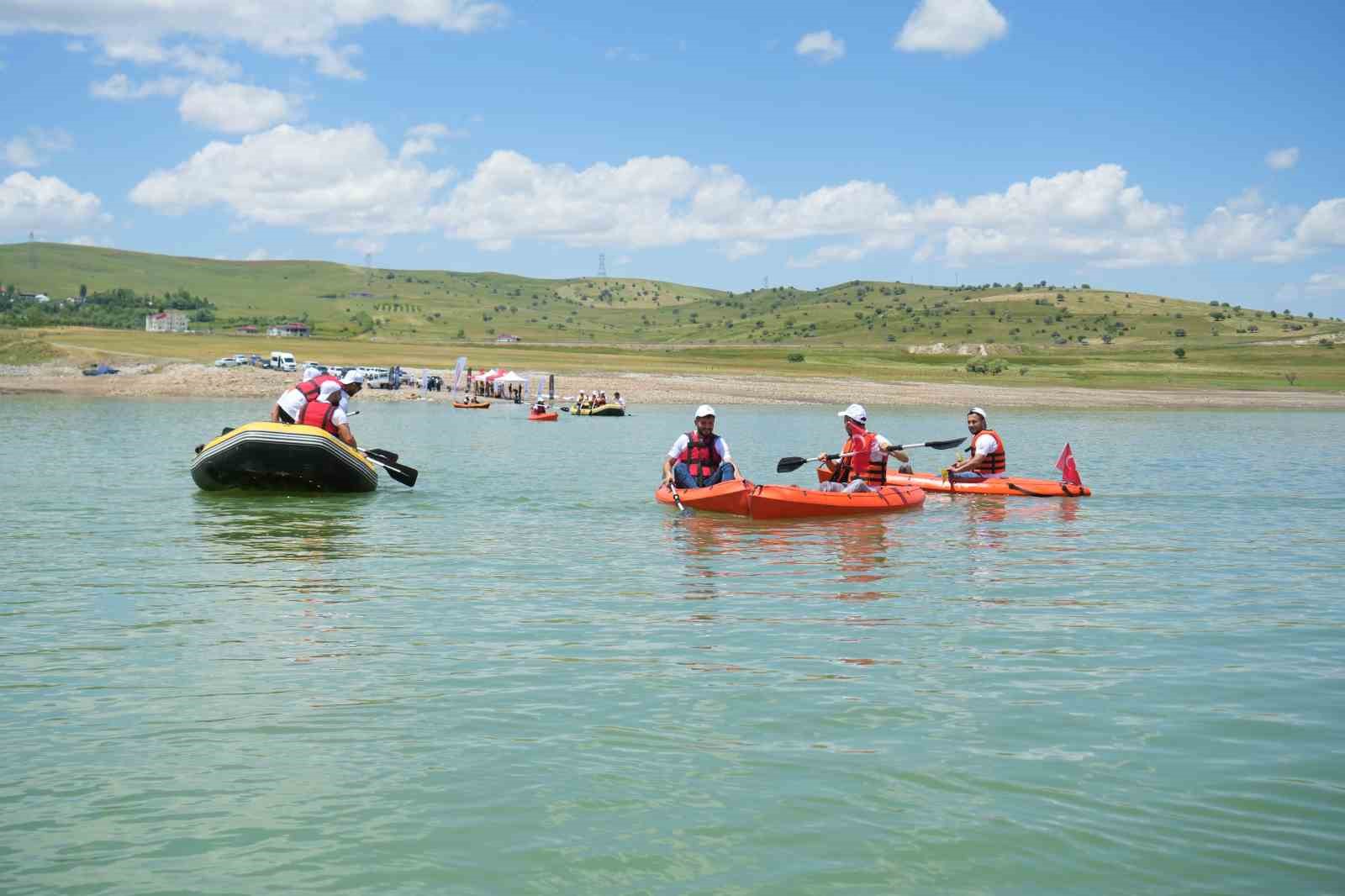 Muş’ta kano ve rafting heyecanı