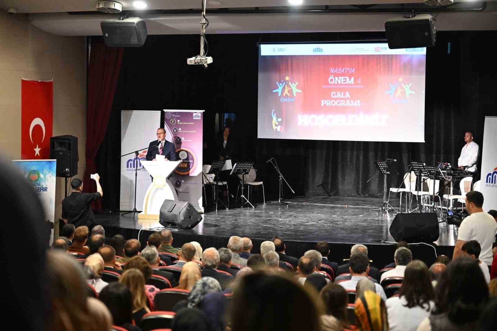 Vali Yavuz: "Her çocuğun elinden tutmak, geleceğe umut olmaktır"