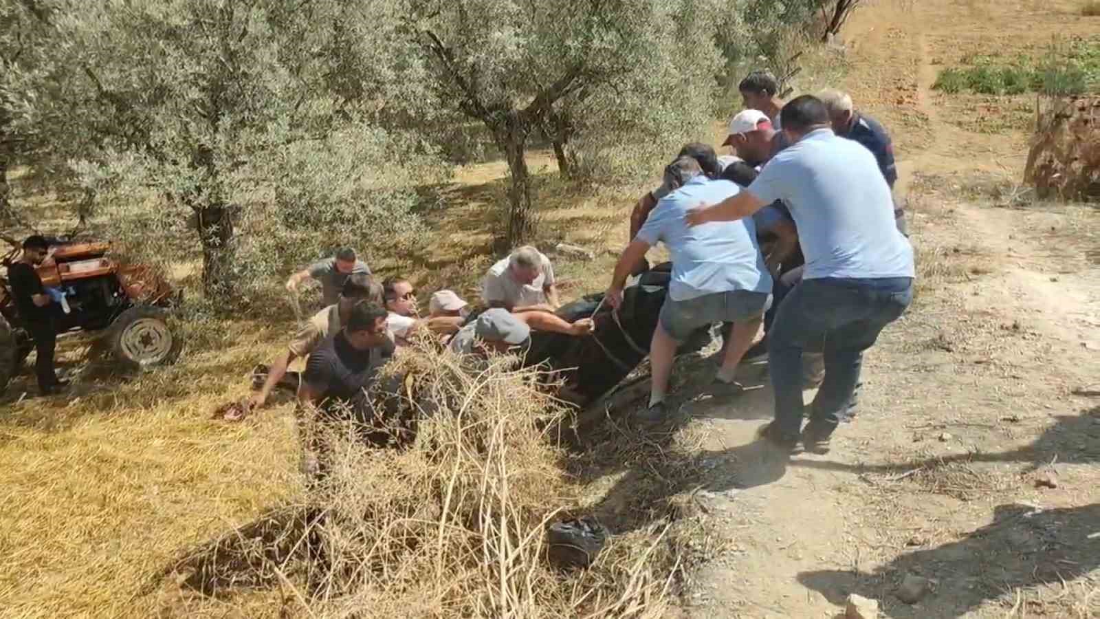 Devrilen trakt&ouml;r&uuml;n altında kalan s&uuml;r&uuml;c&uuml; hayatını kaybetti
