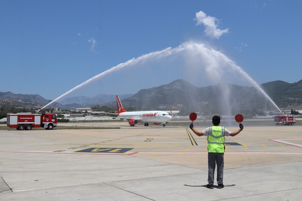 Macaristan’ın başkenti Budapeşte’den Gazipaşa’ya ilk uçuş gerçekleşti