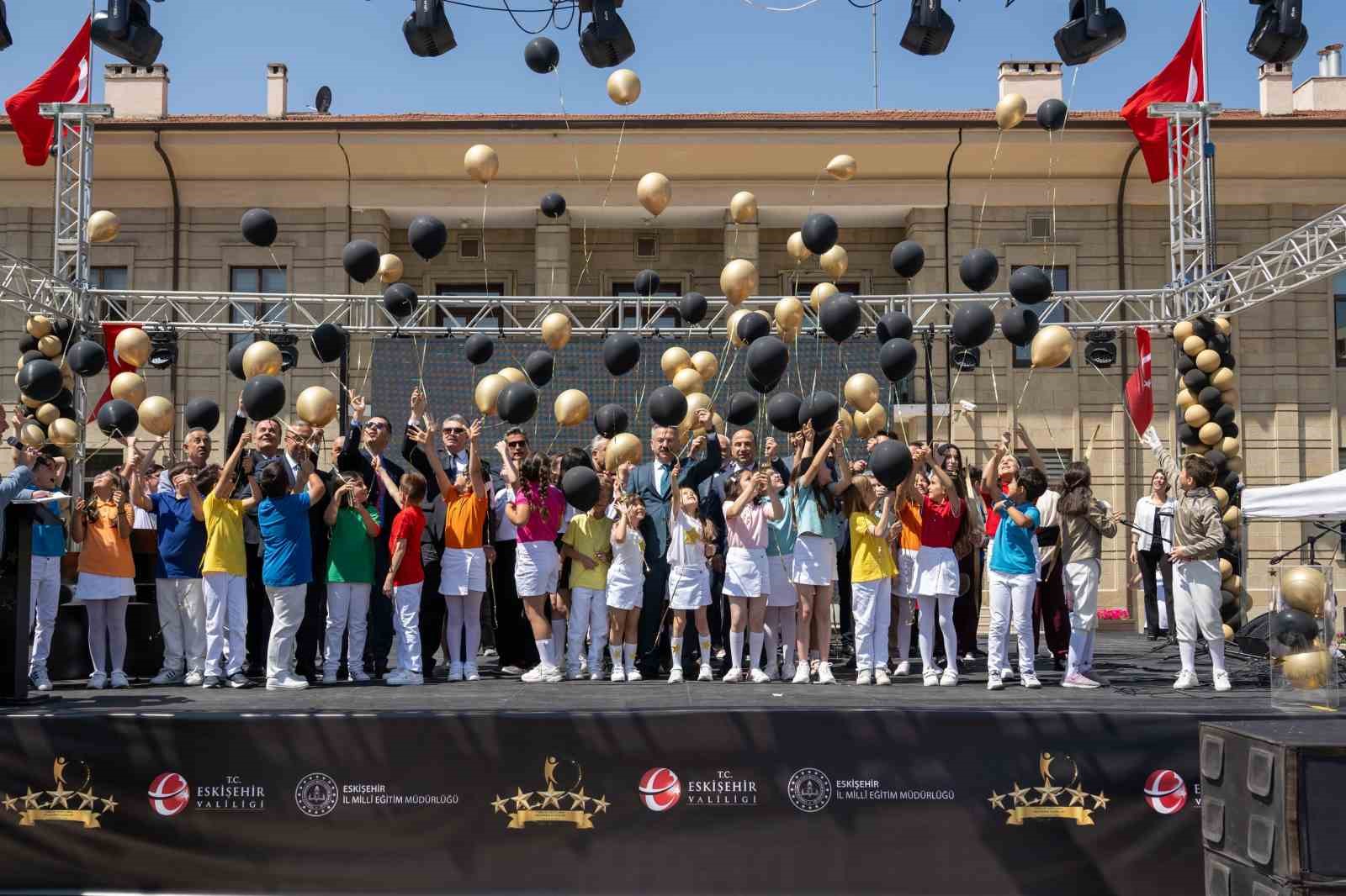 ’Türkiye Yüzyılında Geleceğin Yıldızları’ yıl sonu şenliği düzenlendi